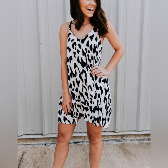 Peach Love white leopard animal print keyhole back dress with pockets size large - Picture 1 of 9